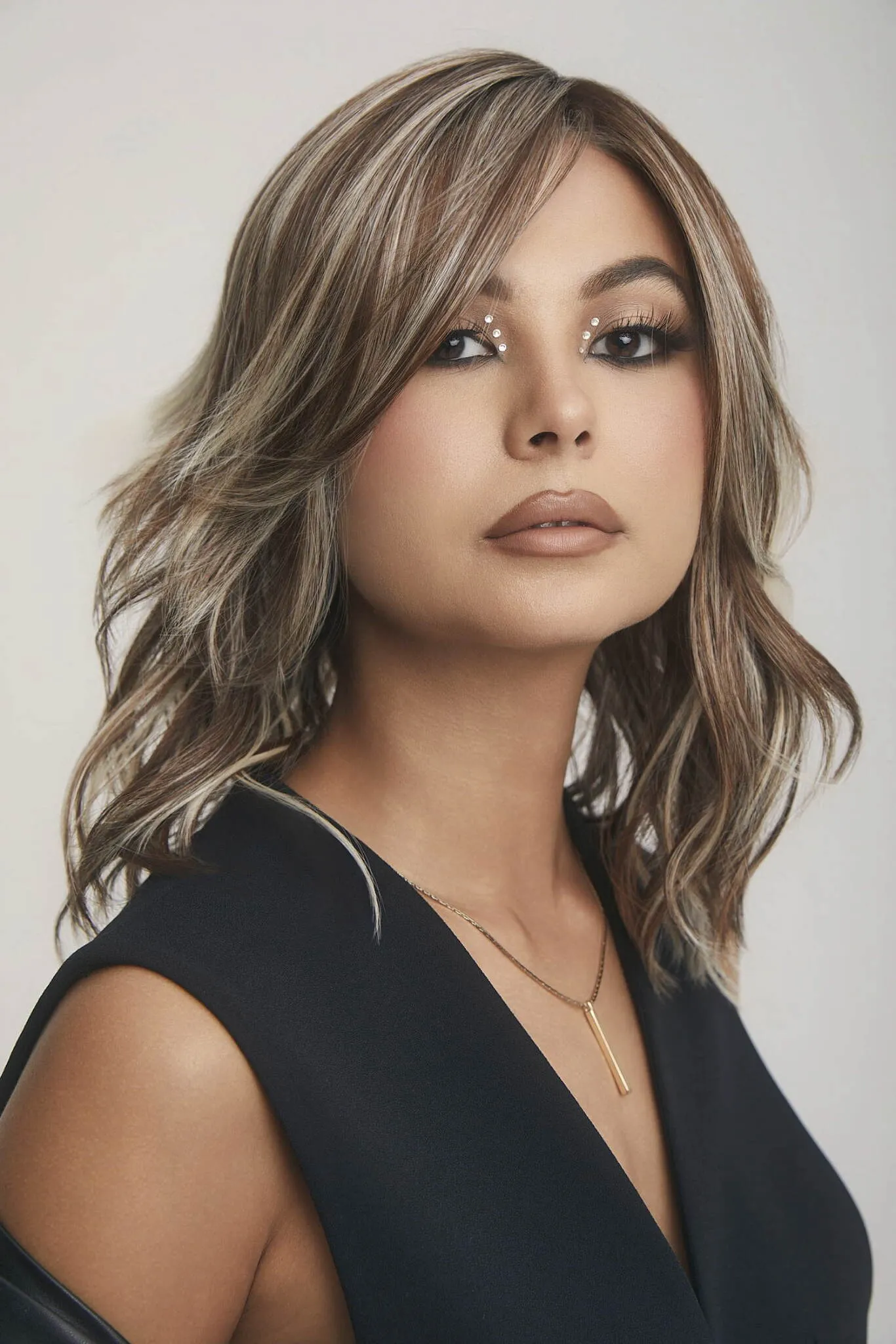 Accessories_Rene Of Paris_Wigs Dazzling Wavez Wig by Rene of Paris | Heat Friendly Synthetic Hair | Average Cap