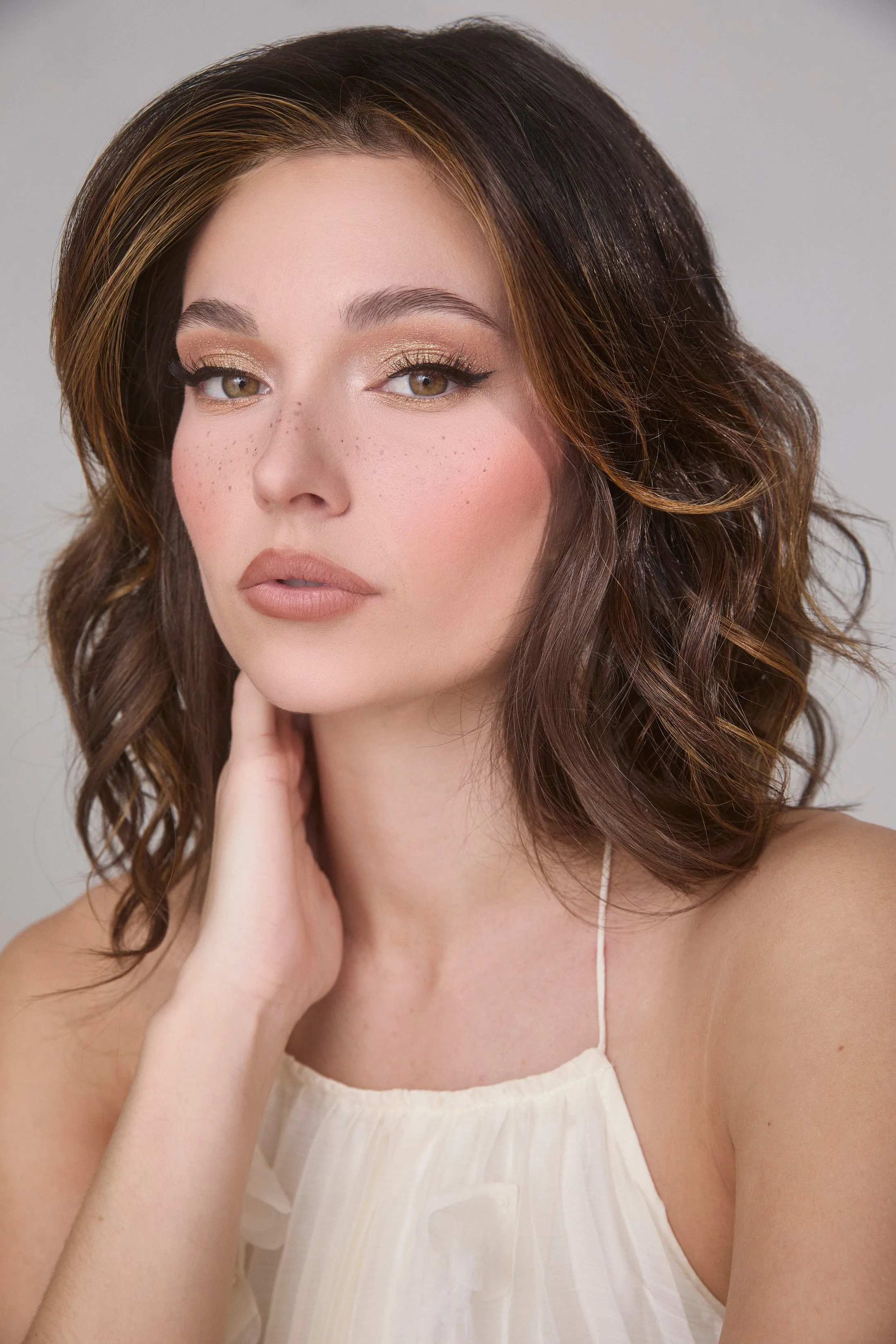Accessories_Rene Of Paris_Wigs Medium Wavy Topper Mono by Amore | Lace Front Monofilament