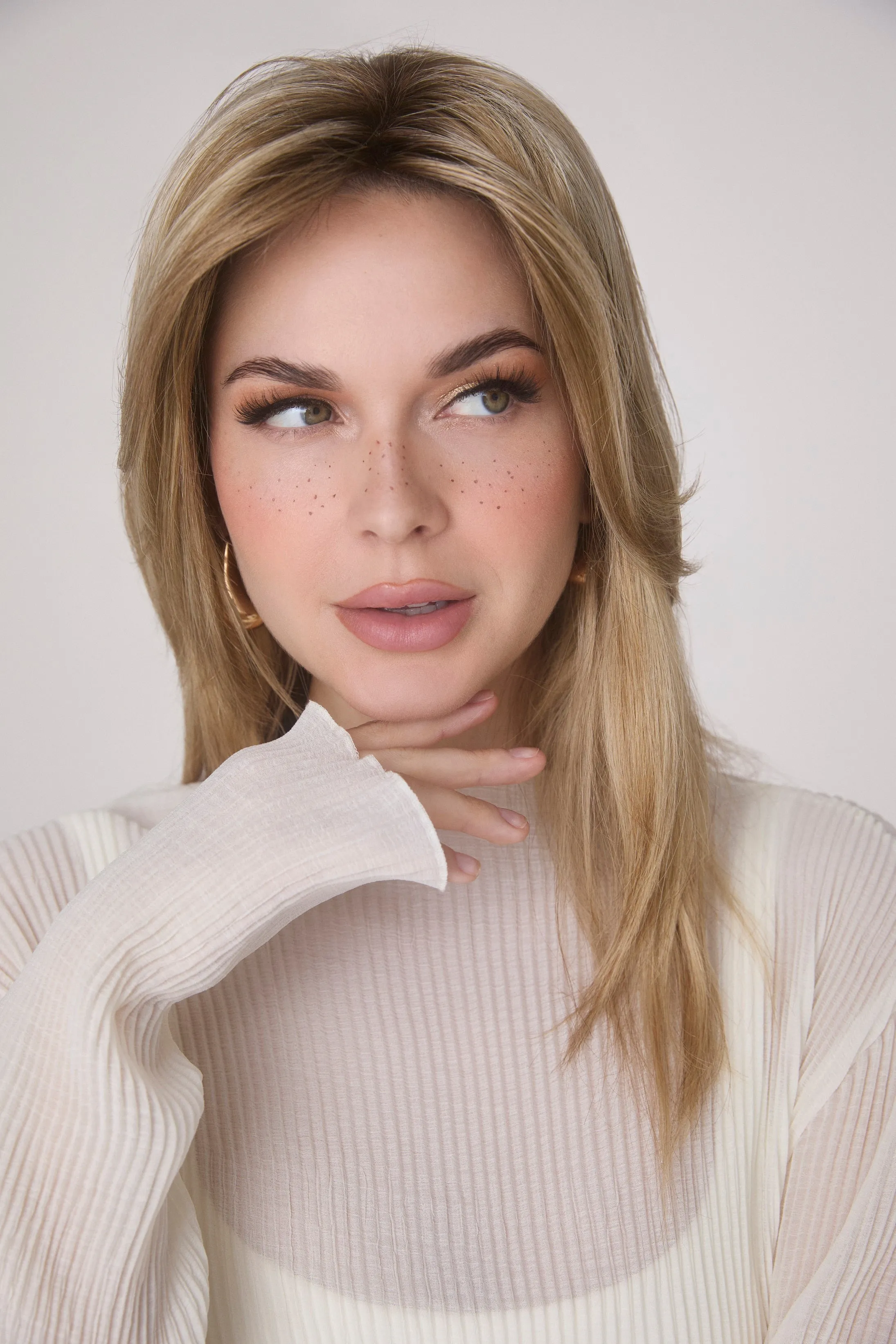 Accessories_Rene Of Paris_Wigs Medium Wavy Topper Mono by Amore | Lace Front Monofilament