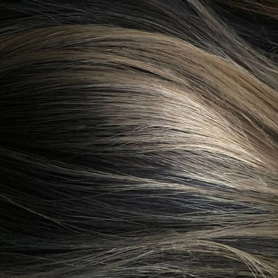Long blonde wig with crimped mermaid waves: Astrid