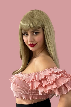Long blonde wig with straight hair and a short, straight fringe: Nicole